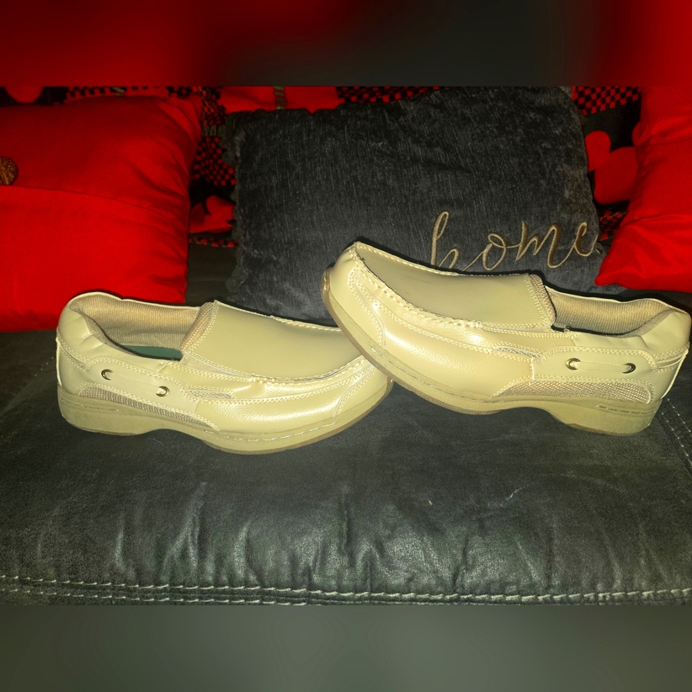 Khaki Dr. Sholls Size 10.5